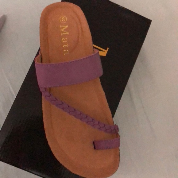 Size 8 Vegan Leather Toe Strap Sandal - Picture 4 of 5